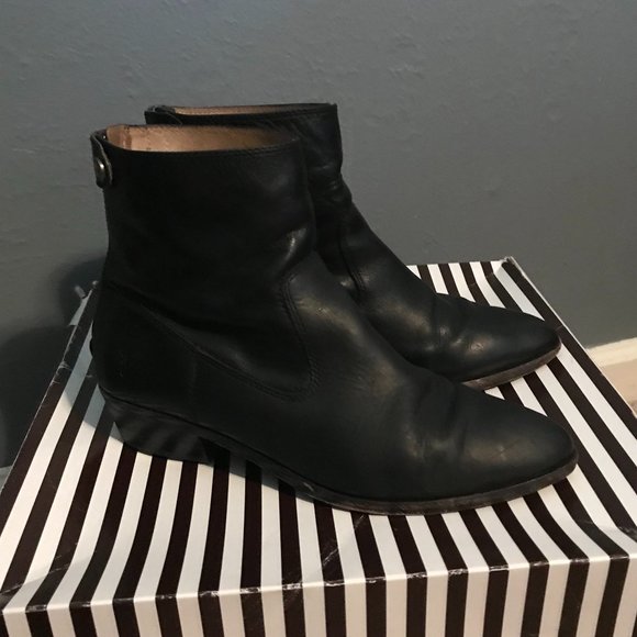 frye pointed toe boots